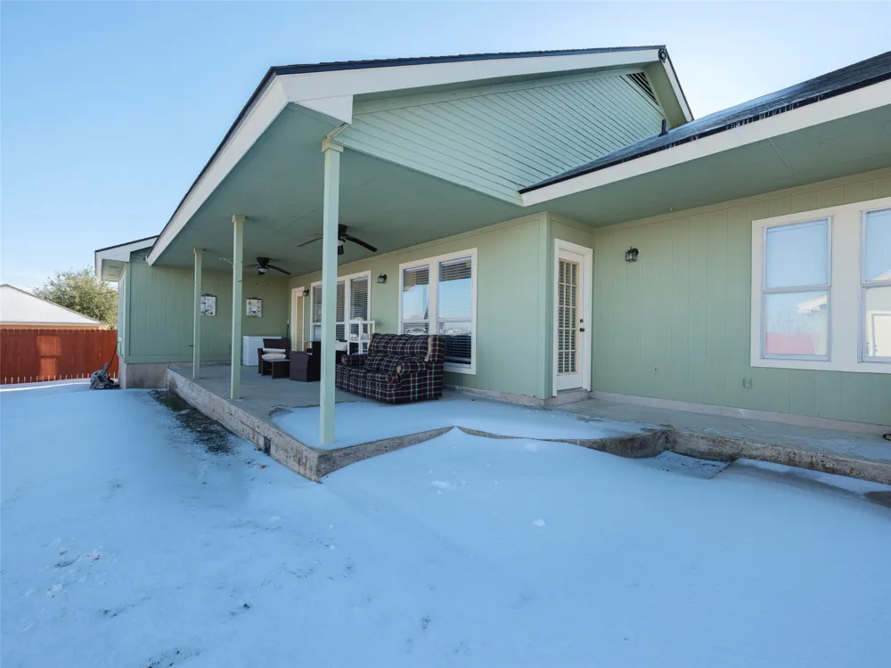 80 Family Circle Hutto, TX 78634