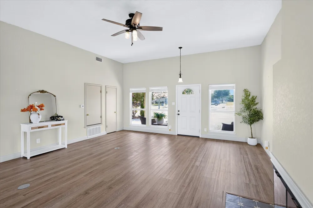 80 Family Circle Hutto, TX 78634