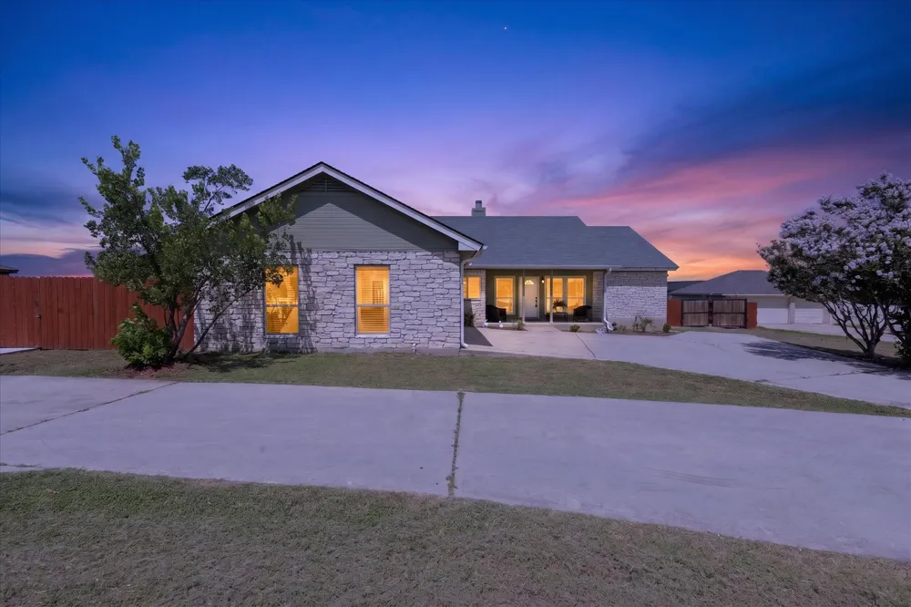 80 Family Circle Hutto, TX 78634