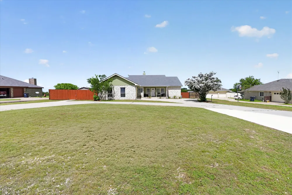 80 Family Circle Hutto, TX 78634