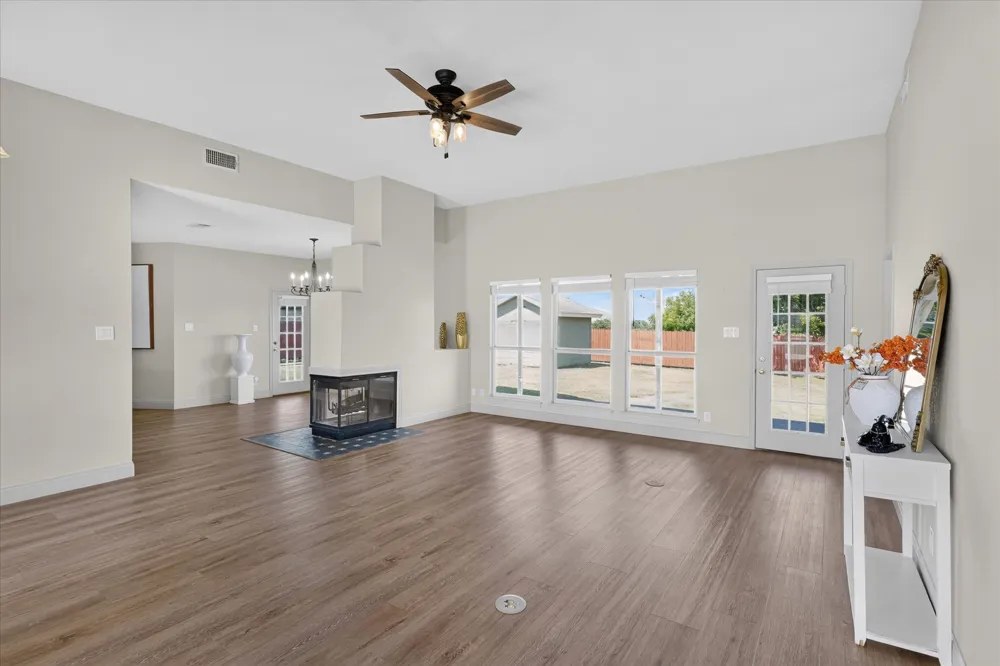 80 Family Circle Hutto, TX 78634