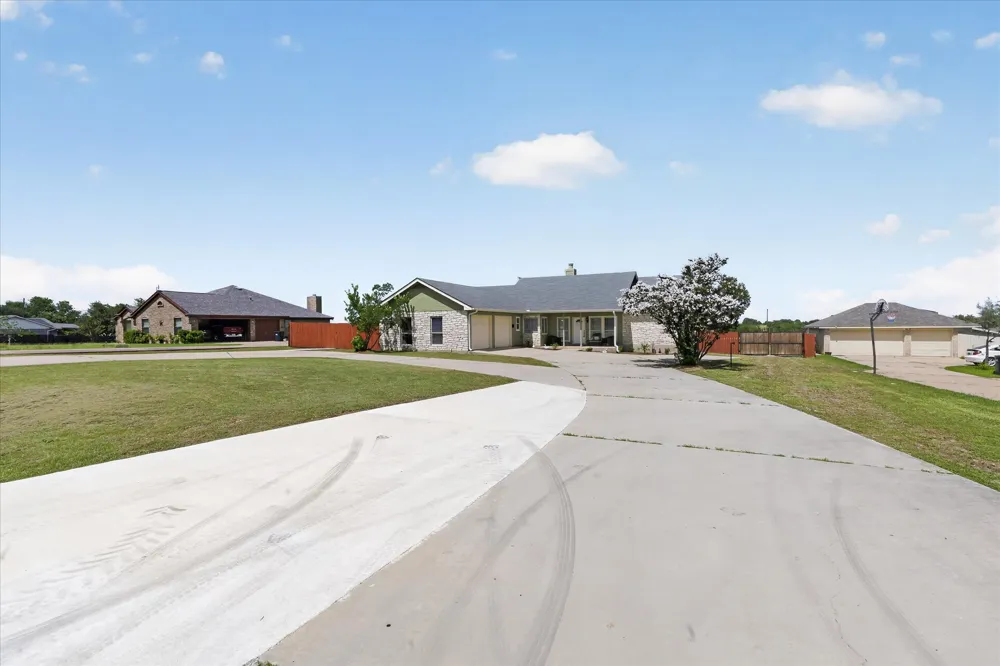 80 Family Circle Hutto, TX 78634