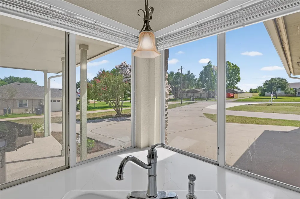 80 Family Circle Hutto, TX 78634