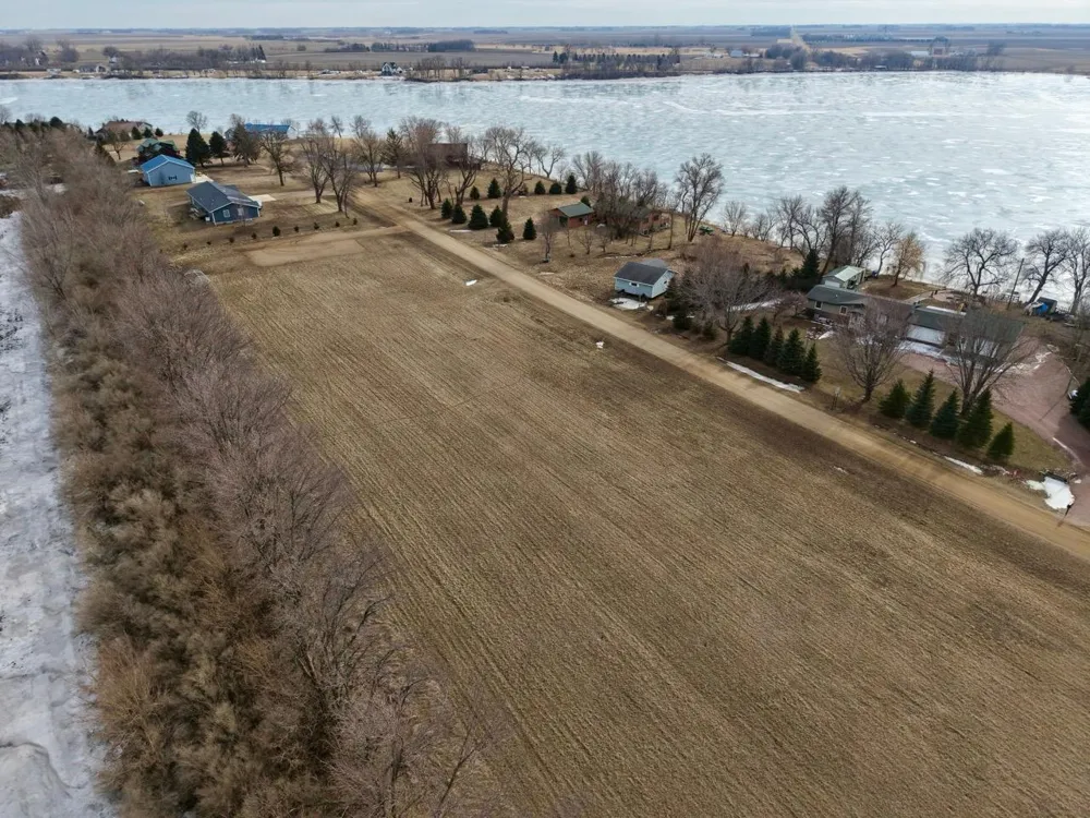 . Lime Lake Drive Avoca, MN 56114