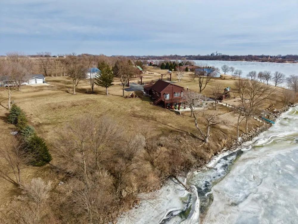 11 Lime Lake Drive Avoca, MN 56114