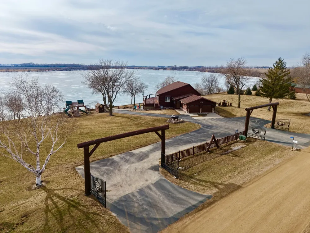 11 Lime Lake Drive Avoca, MN 56114