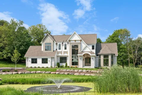 285 North Shore Dr