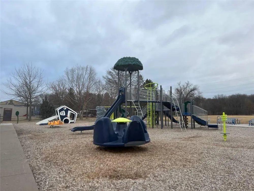 939 Lois Lane Circle Pines, MN 55014