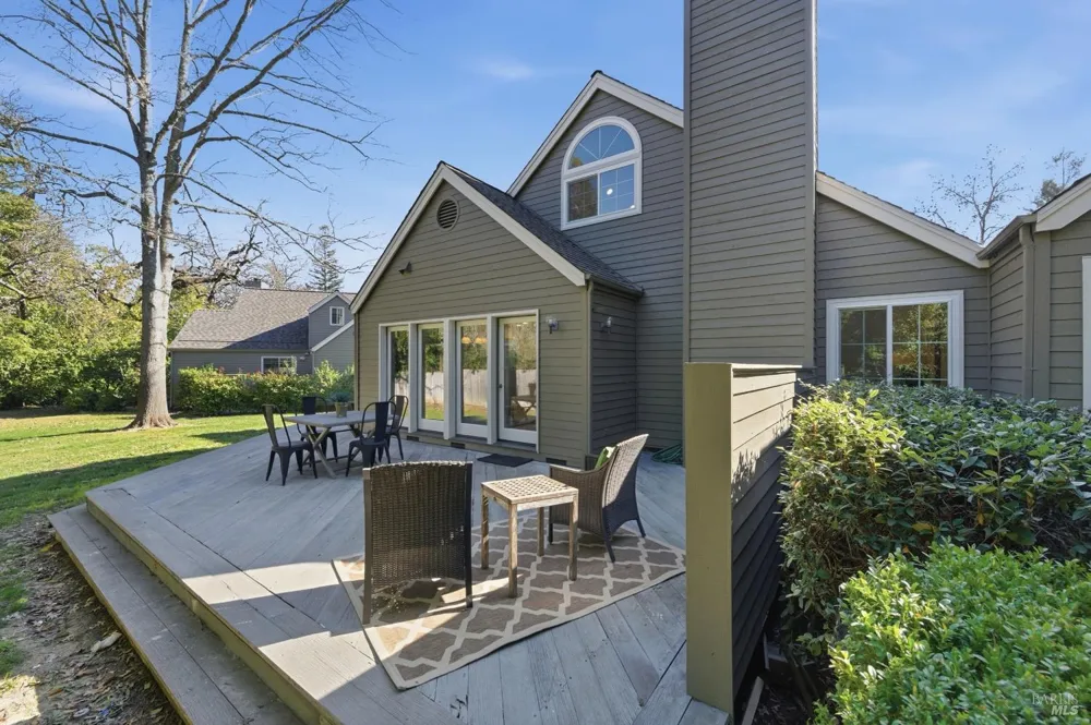 1530 Voorhees Circle St. Helena, CA 94574
