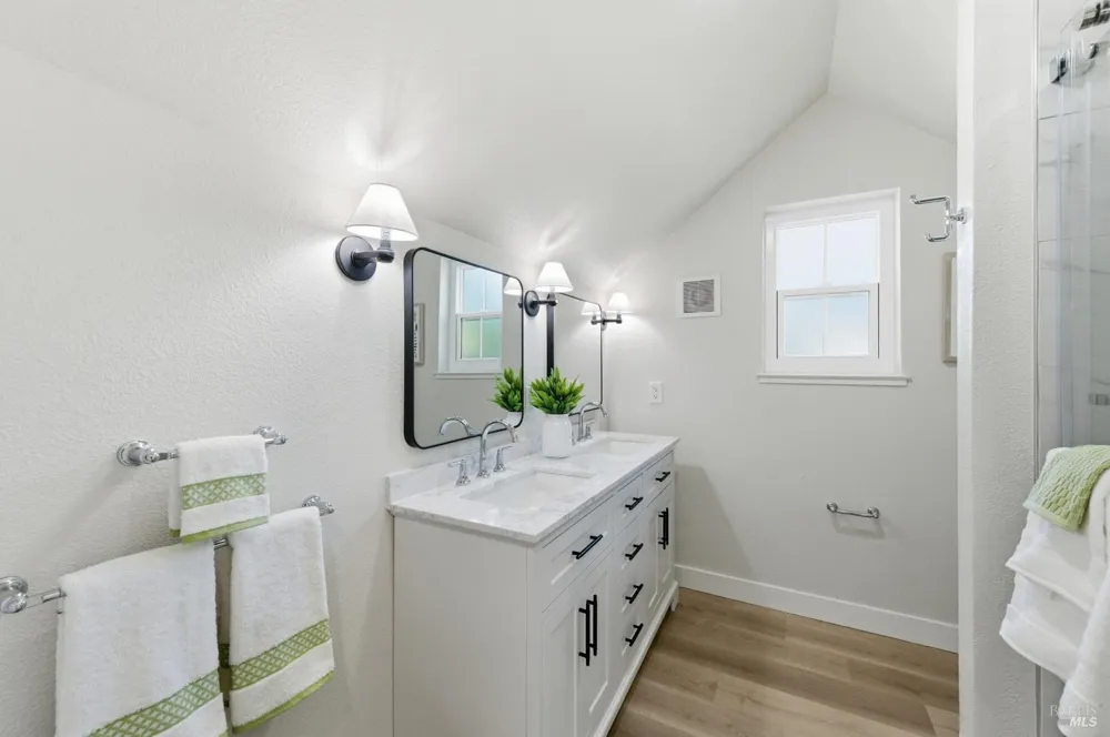 1530 Voorhees Circle St. Helena, CA 94574
