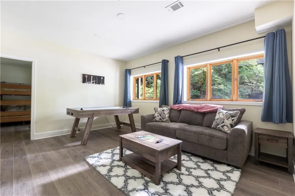 258 Ber Weg Helen, GA 30545