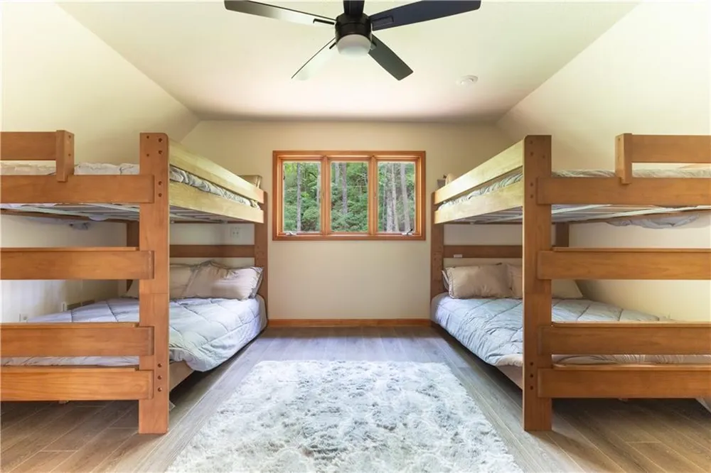 258 Ber Weg Helen, GA 30545