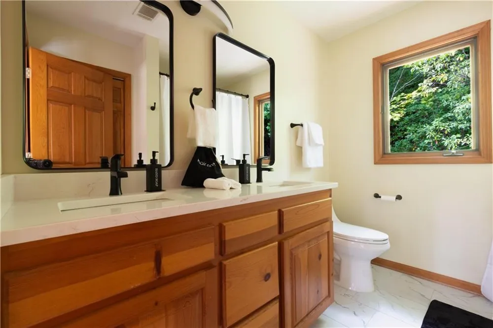 258 Ber Weg Helen, GA 30545