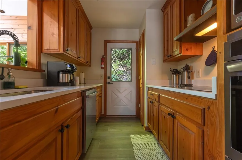 258 Ber Weg Helen, GA 30545