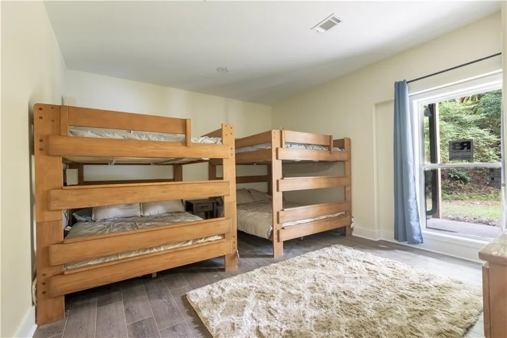 258 Ber Weg Helen, GA 30545
