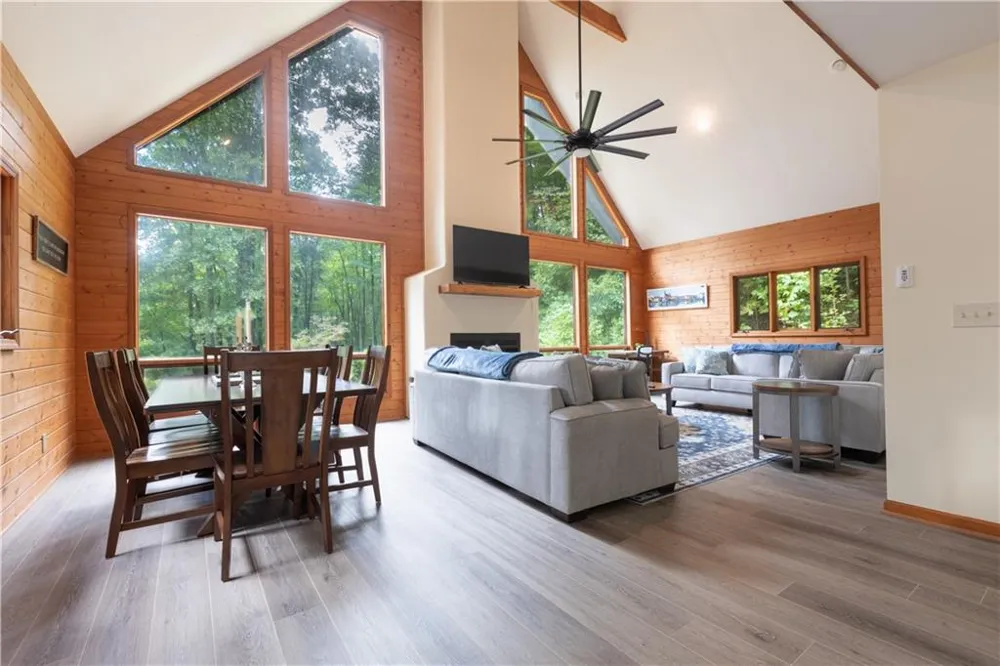 258 Ber Weg Helen, GA 30545