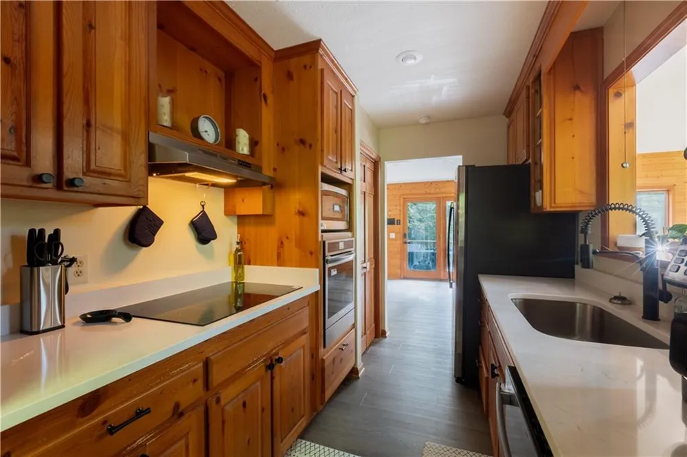258 Ber Weg Helen, GA 30545