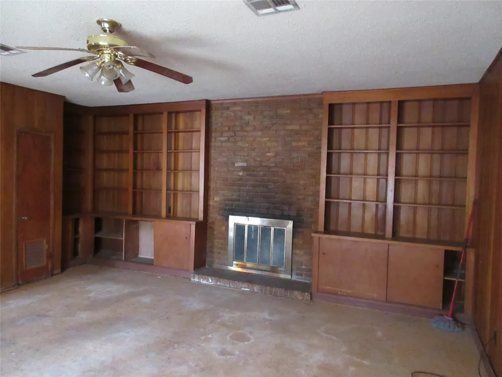 916 Ward Marlin, TX 76661