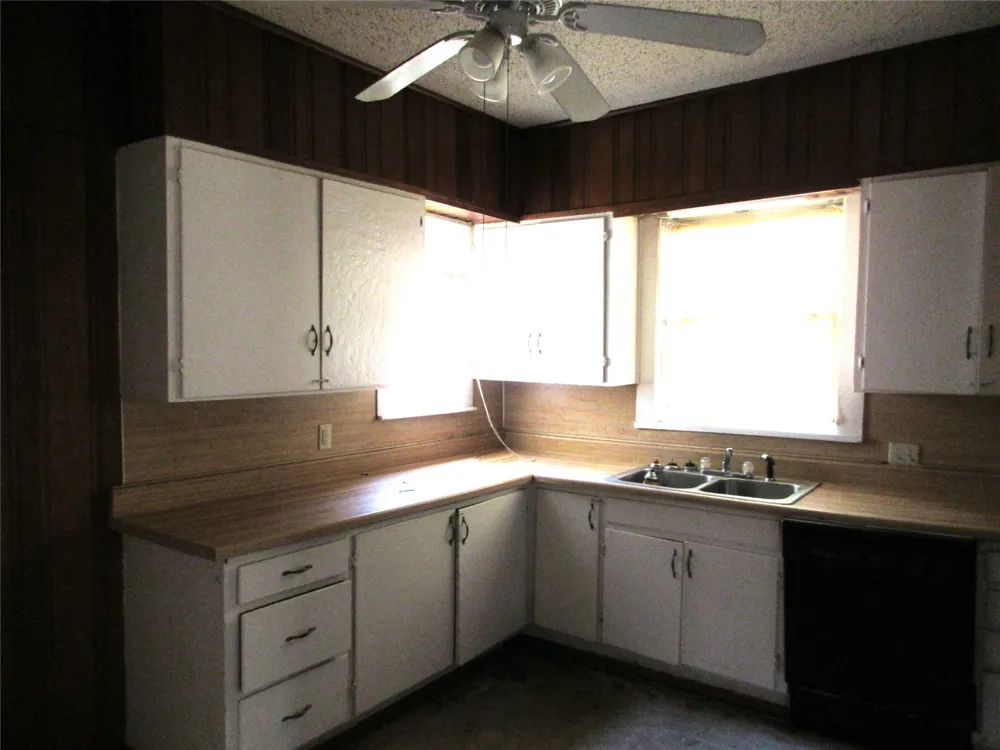 916 Ward Marlin, TX 76661