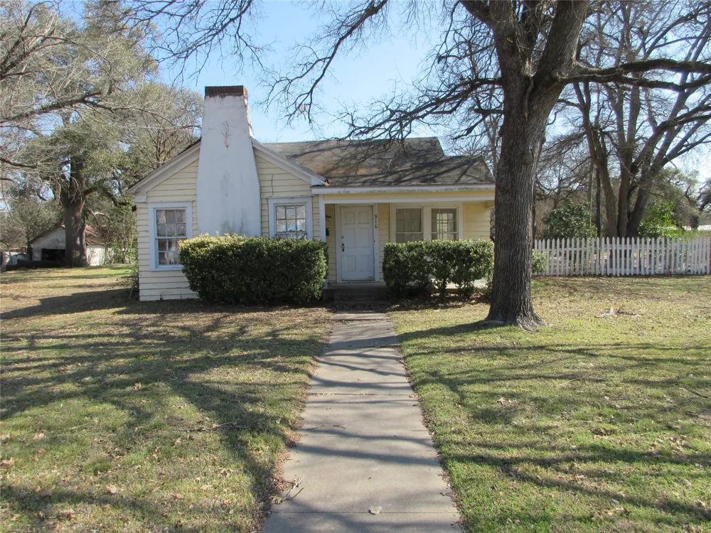 916 Ward Marlin, TX 76661