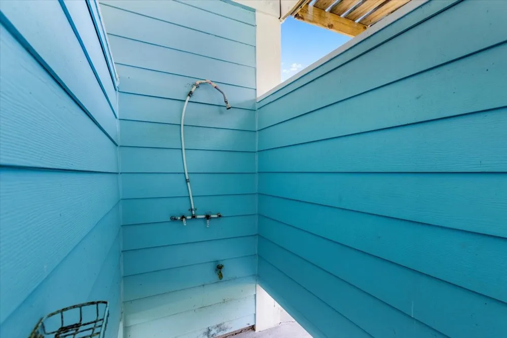 3240 Castle Drive Crystal Beach, TX 77650