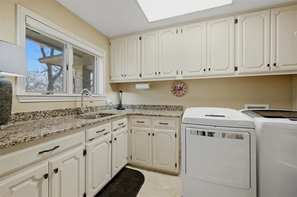 231 Cayuga Trail Lake Kiowa, TX 76240