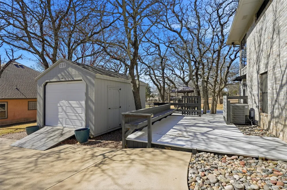 231 Cayuga Trail Lake Kiowa, TX 76240