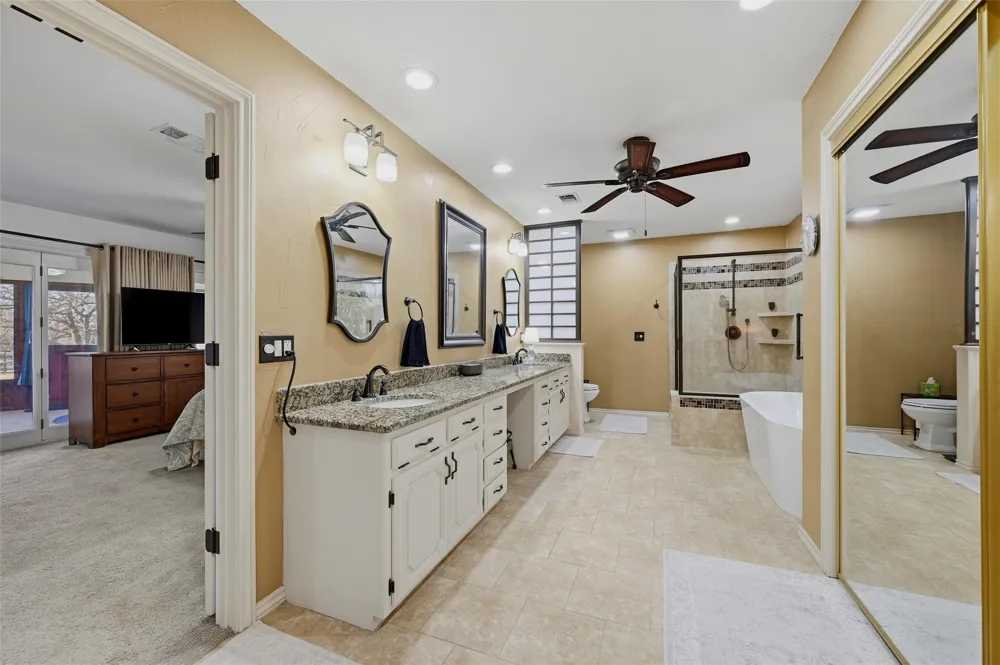 231 Cayuga Trail Lake Kiowa, TX 76240