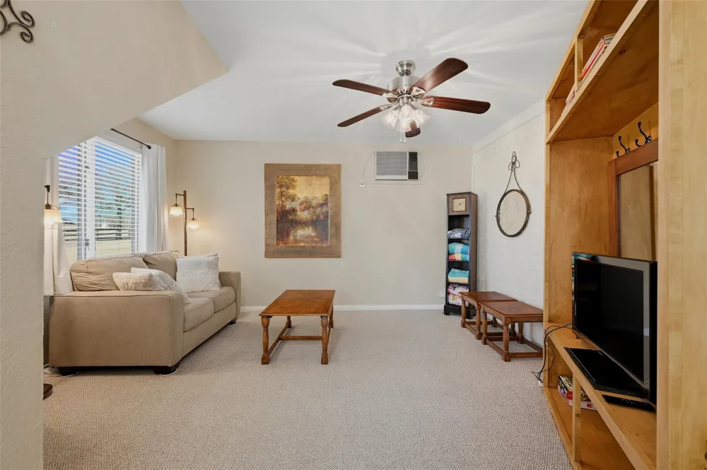 231 Cayuga Trail Lake Kiowa, TX 76240