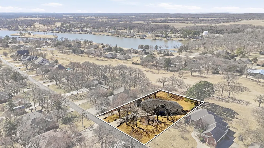 231 Cayuga Trail Lake Kiowa, TX 76240