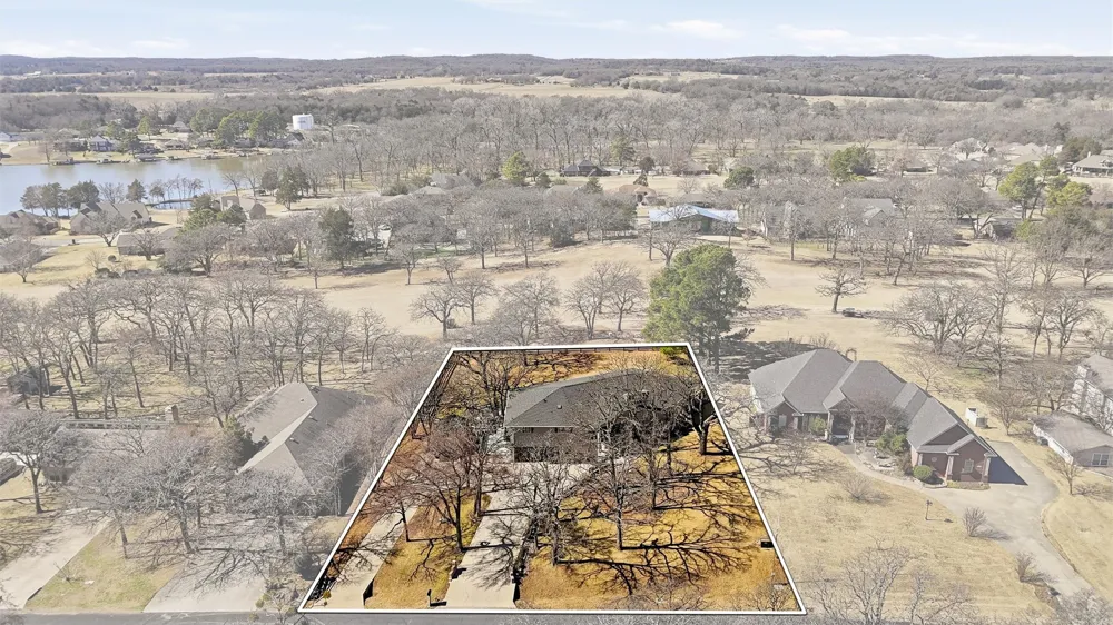 231 Cayuga Trail Lake Kiowa, TX 76240