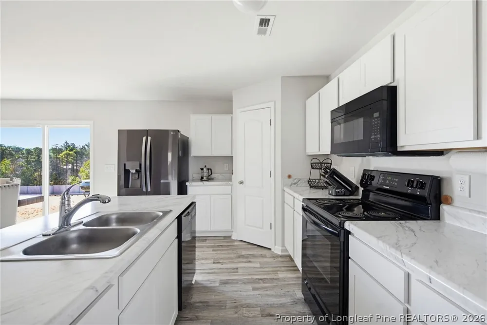 913 Sapphire Stone Lane Hope Mills, NC 28348