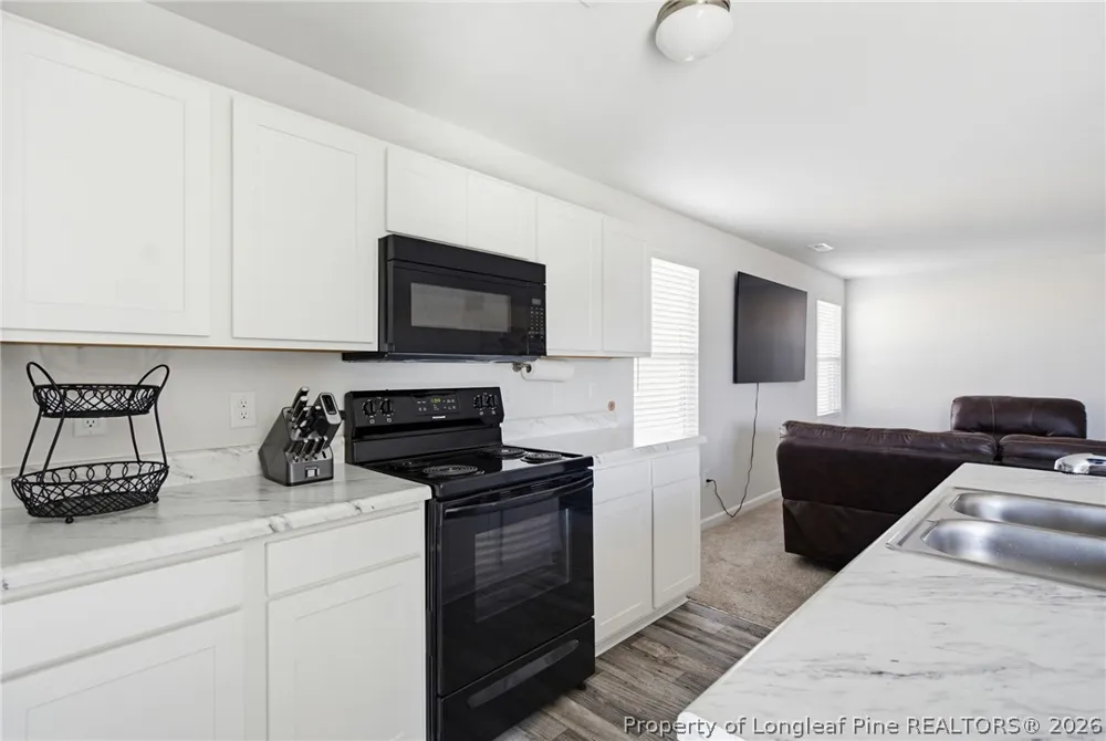 913 Sapphire Stone Lane Hope Mills, NC 28348