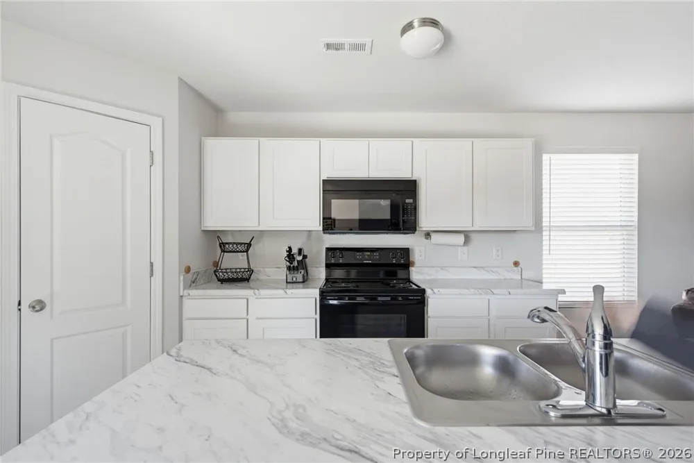 913 Sapphire Stone Lane Hope Mills, NC 28348