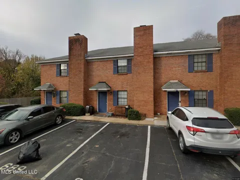 689 West Drive