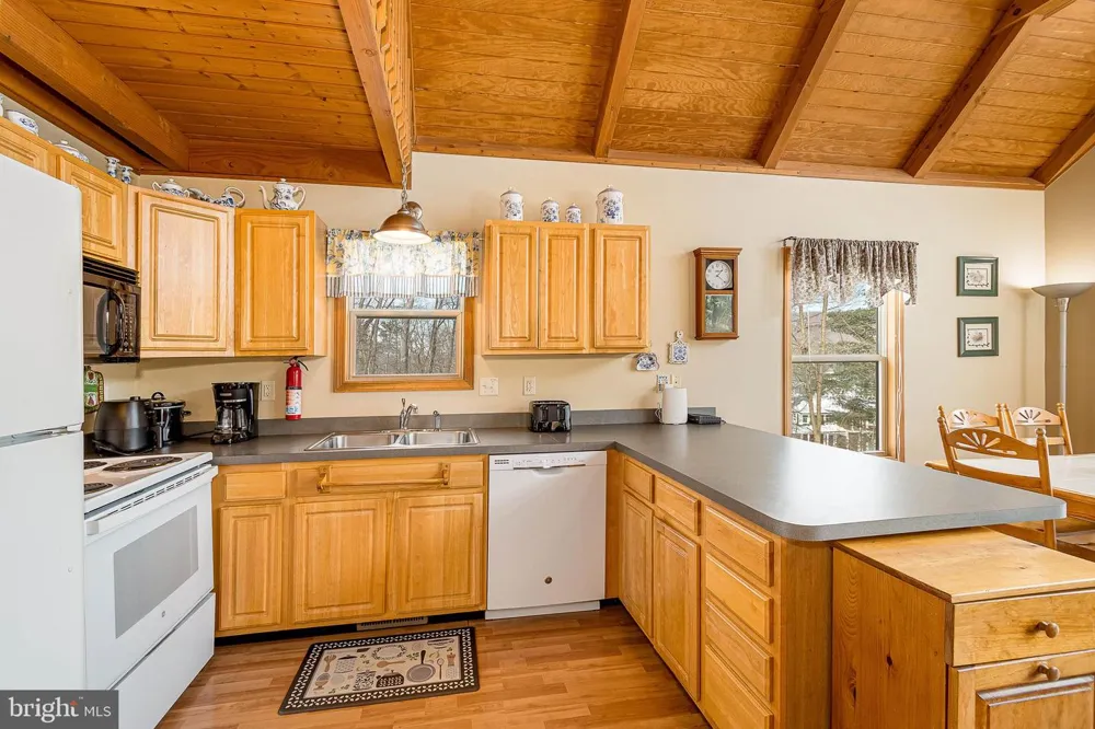 231 SANTA FE TRAIL Oakland, MD 21550