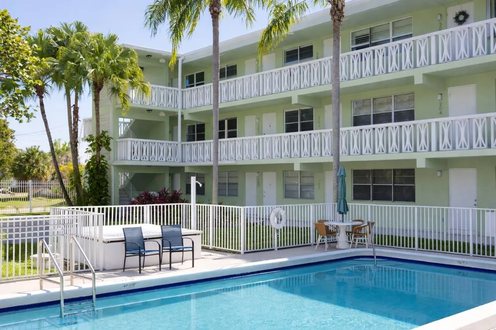 1900 NE 8th Court #201