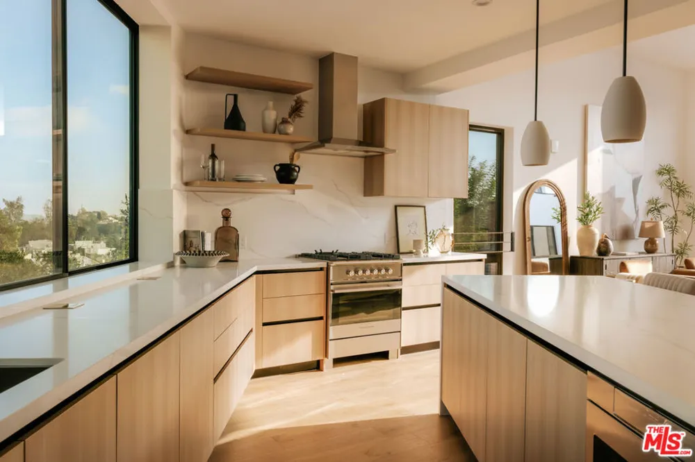 2919 Waverly #308 Los Angeles, CA 90039
