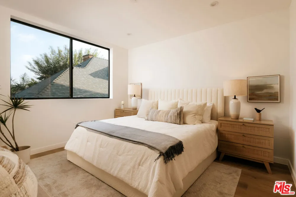 2919 Waverly #308 Los Angeles, CA 90039