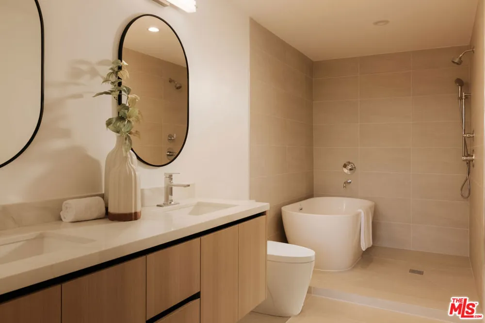 2919 Waverly #308 Los Angeles, CA 90039