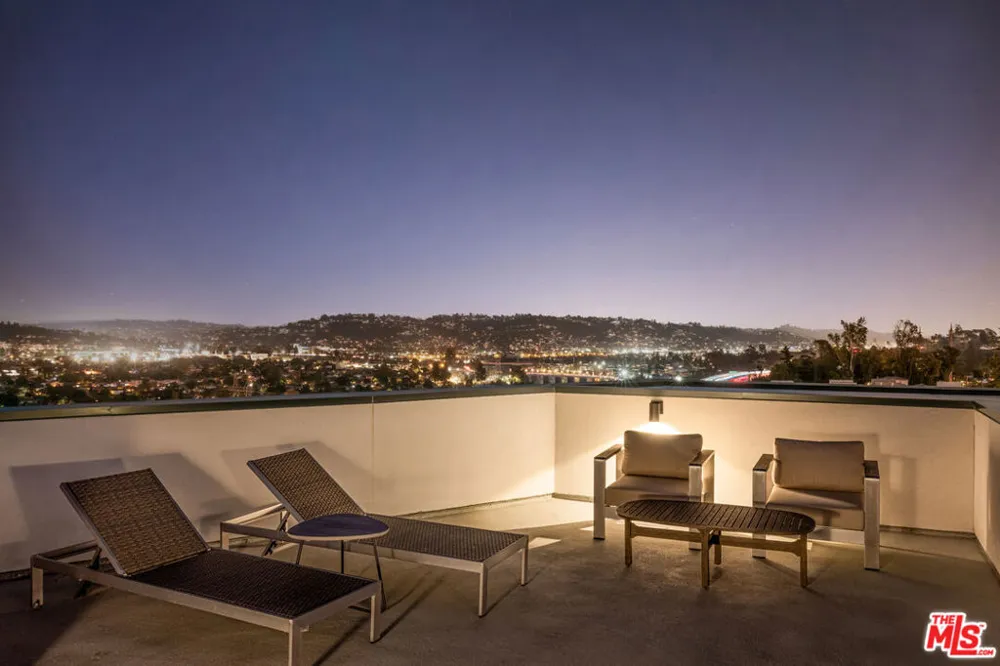 2919 Waverly #308 Los Angeles, CA 90039