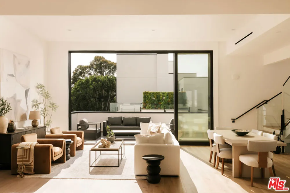 2919 Waverly #308 Los Angeles, CA 90039
