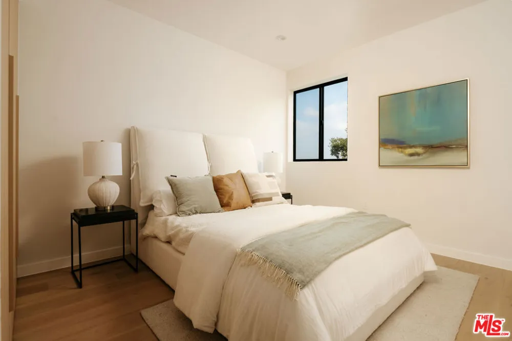 2919 Waverly #308 Los Angeles, CA 90039