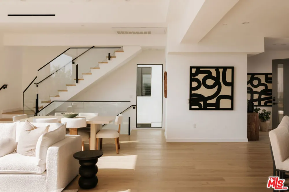 2919 Waverly #308 Los Angeles, CA 90039