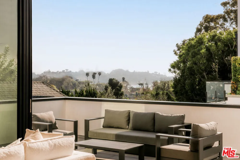 2919 Waverly #308 Los Angeles, CA 90039