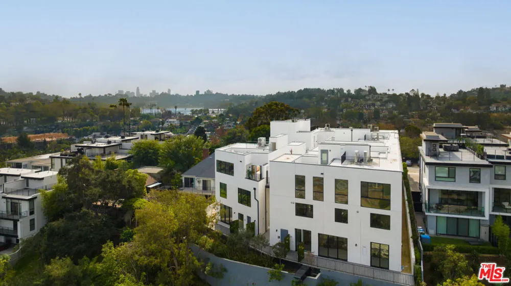 2919 Waverly #308 Los Angeles, CA 90039