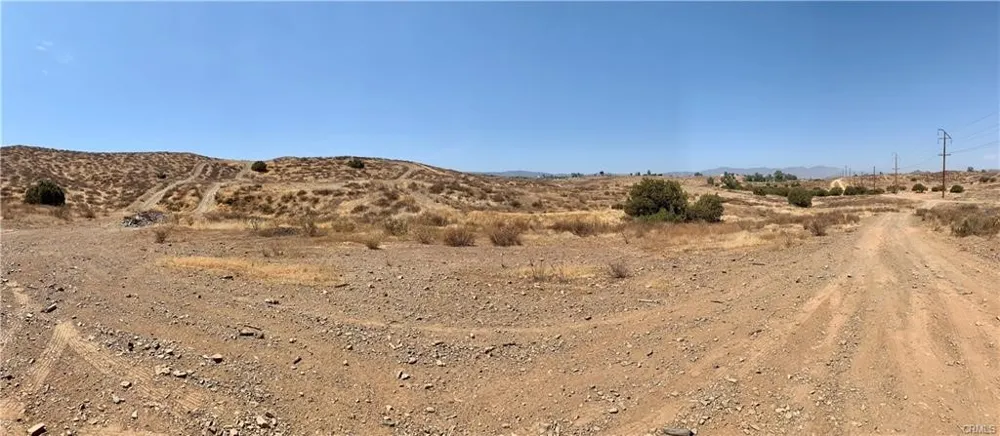 Mauricio St Perris, CA 92570