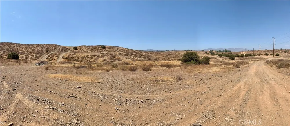 Mauricio St Perris, CA 92570