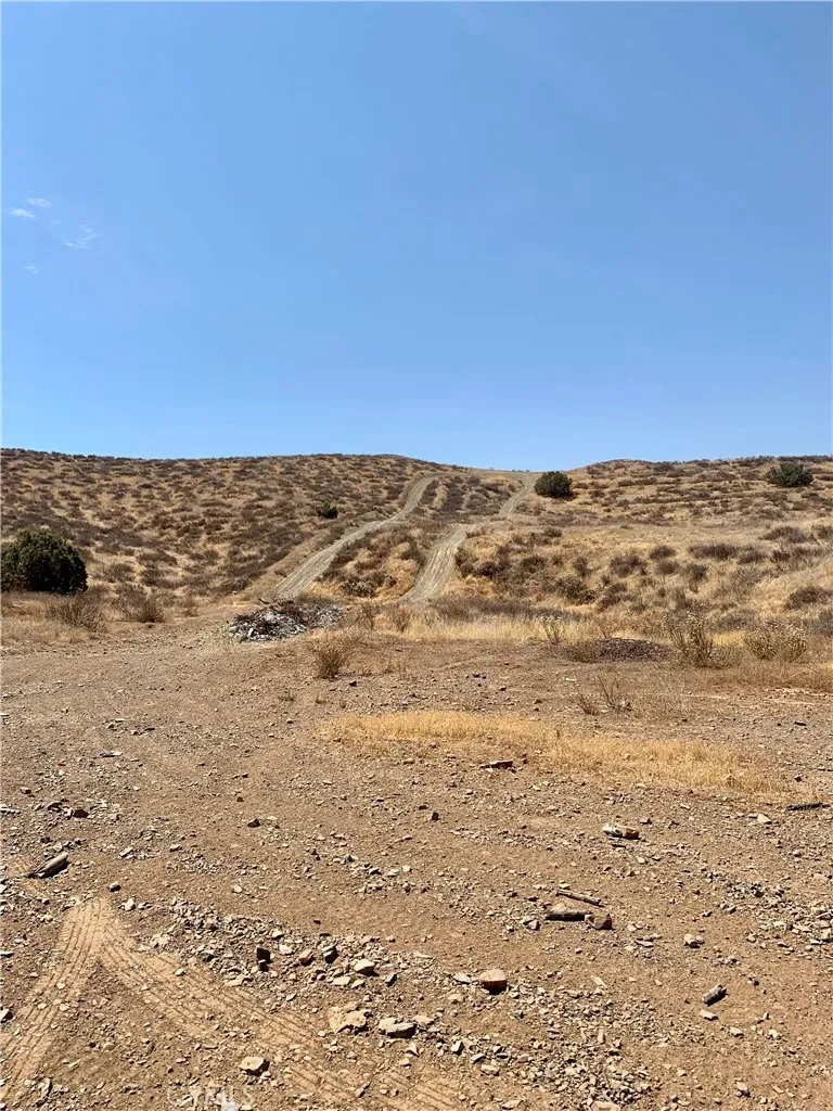 Mauricio St Perris, CA 92570