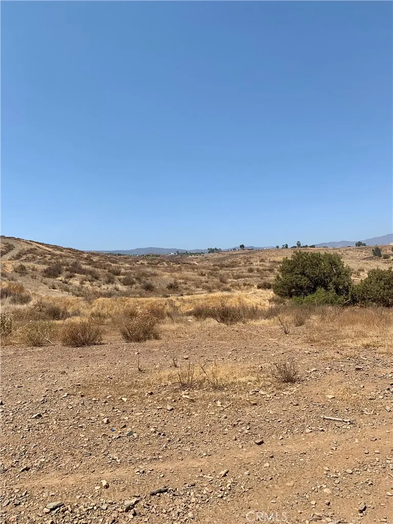 Mauricio St Perris, CA 92570
